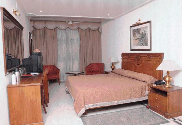 Fabexpress Kwality Regency Hotel Chandigarh Room photo