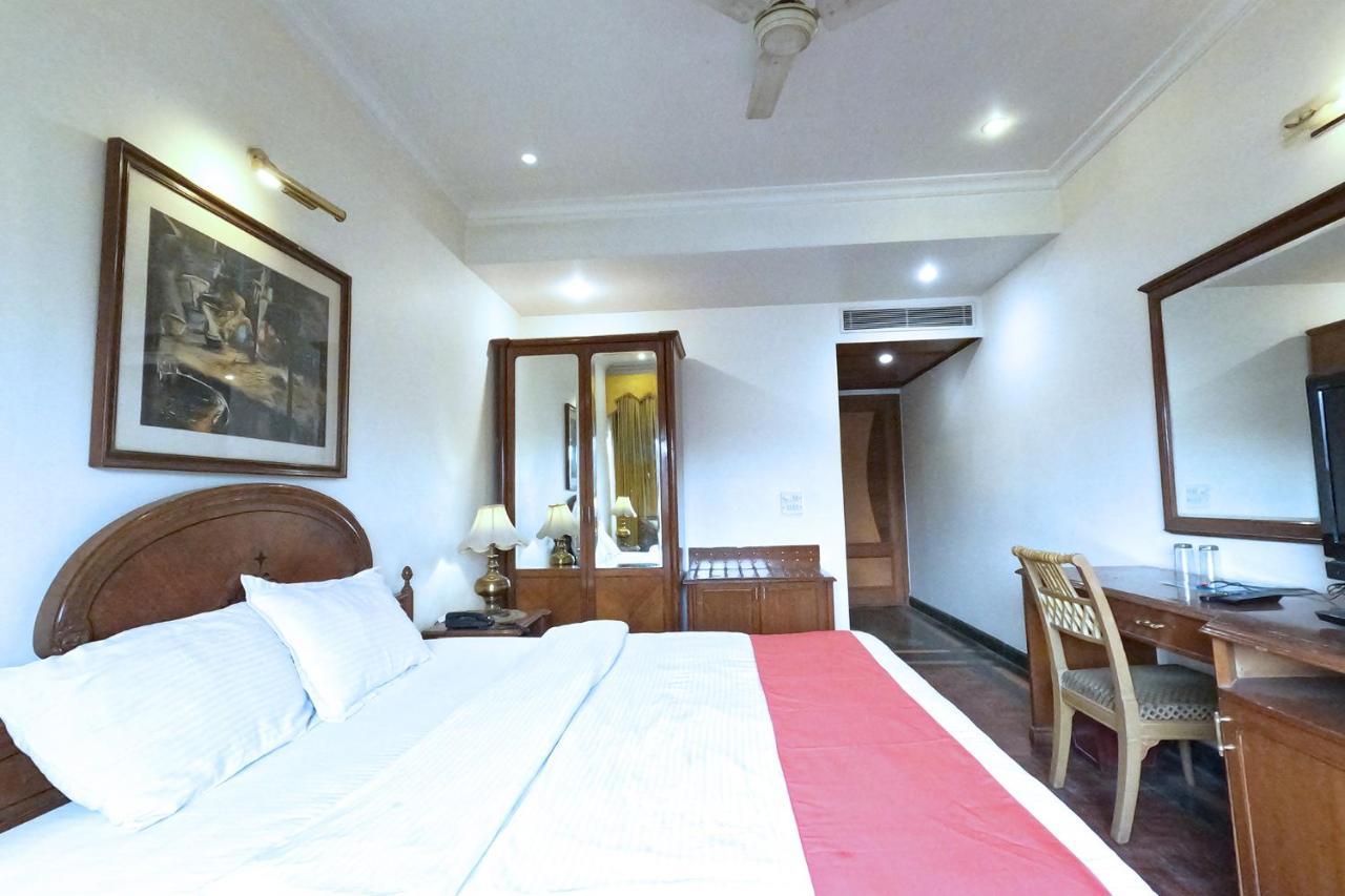 Fabexpress Kwality Regency Hotel Chandigarh Exterior photo